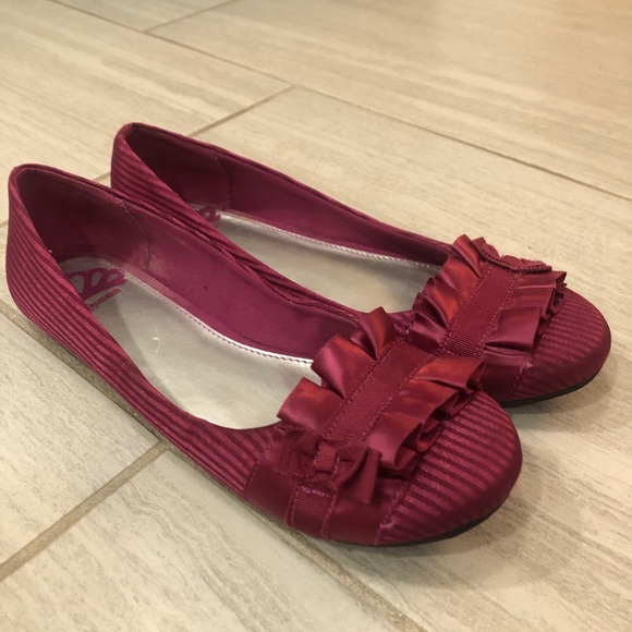 Unique Pink Flats w/ Cute Bow - Picture 2 of 5